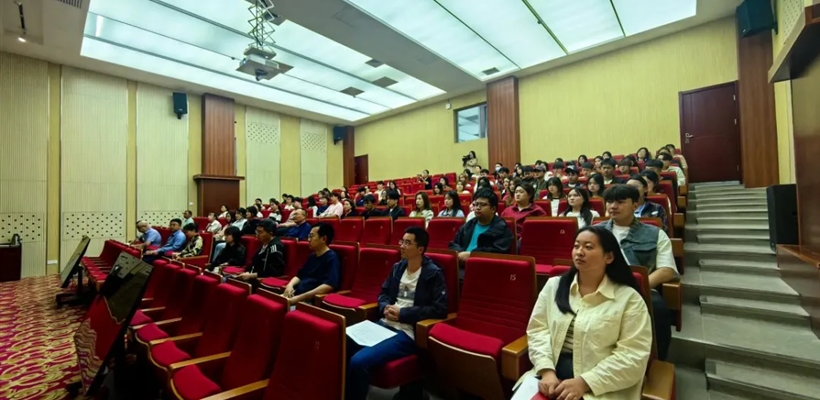 經(jīng)濟管理學院師生參加《站在新的起點認識伏羲文明》專題講座