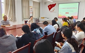 黨委委員、副校長田迎春為聯(lián)系二級(jí)學(xué)院黨組織講黨課